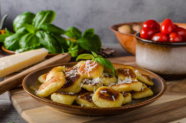 Crispy gnocchi with cheese and herbs