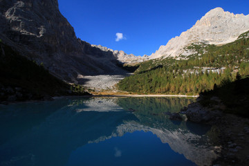 Fototapeta na wymiar Dolomiti attorno a Cortina d'Ampezzo