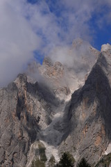 Fototapeta na wymiar Dolomiti attorno a Cortina d'Ampezzo