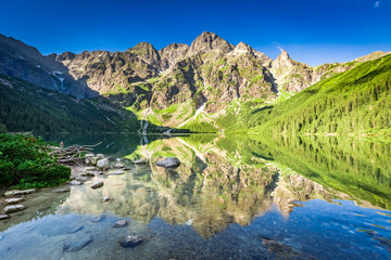 Fototapeta na wymiar Wonderful sunrise at lake in the Tatra Mountains in summer