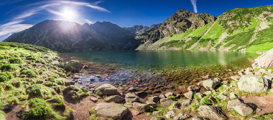 Obraz premium Panorama of sunrise at Czarny Staw Gasienicowy in Polish Mountains