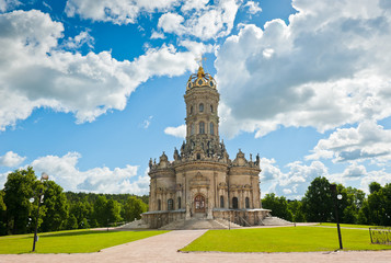 Fototapeta premium Church of The Holy Virgin in Dubrovitsy, Podolsk, Moscow Oblast, Russia