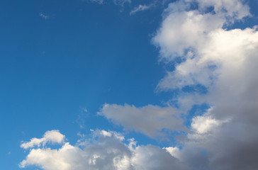 clouds in the blue sky