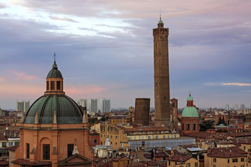 Fototapeta na wymiar View of Bologna - torri asinelli, Italy
