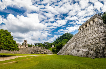 Fototapeta na wymiar Main pyramid and Palace at mayan ruins of Palenque - Chiapas, Mexico