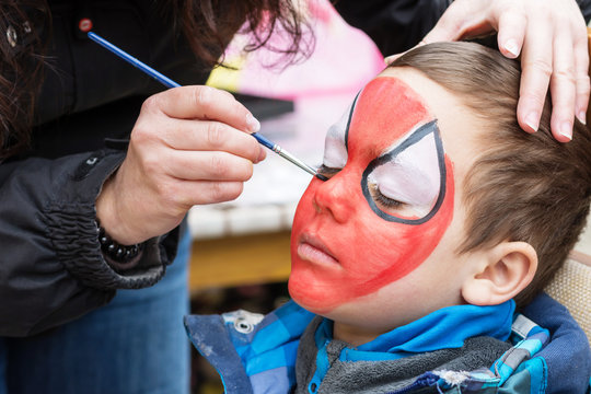 Child face painting