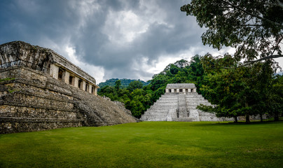 Fototapeta na wymiar Main pyramid and Palace at mayan ruins of Palenque - Chiapas, Mexico
