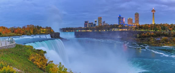 Foto op Plexiglas Niagara Waterfall at night © elena_suvorova