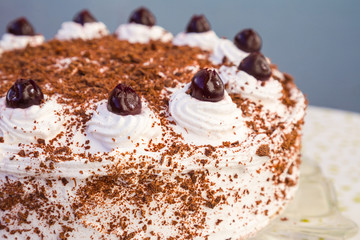 Hausgemachte vegane Schwarzwälder Kirschtorte