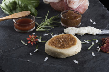 the tigella is a dish very very typical of Emilia, Italy region. It is stuffed with sauces and vegetables and pork cuts