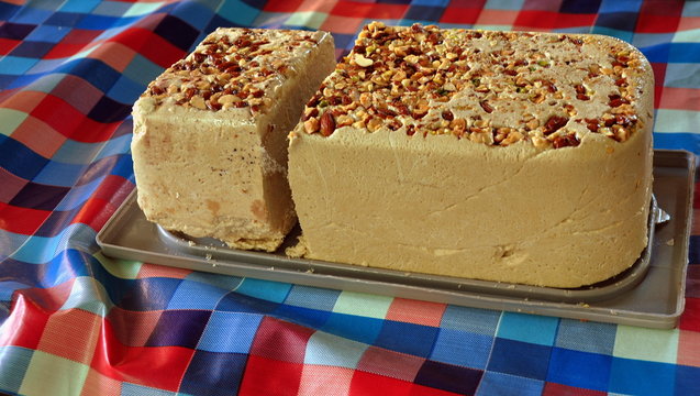 Jerusalem - Leckeres Halva mit Mandeln
