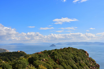 Fototapeta na wymiar 王子ヶ岳展望台から見た周辺の奇岩たち(2016年11月)