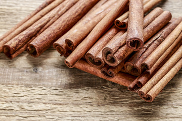 Cinnamon sticks on wood