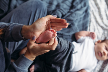 Fototapeta premium Baby's feet in hands