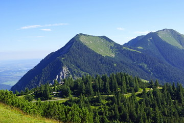 Blick vom Wank ( 1780 Meter ) auf das ESTER-GEBIRGE ( über Garmisch-Partenkirchen )