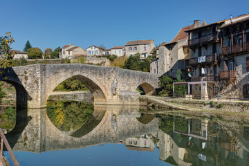 Fototapeta na wymiar Pont-vieux de Nérac - Lot et Garonne