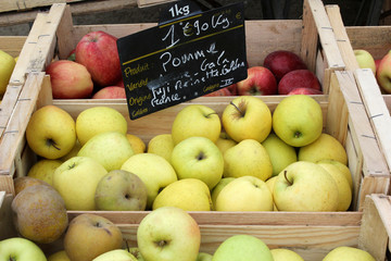 pommes sur le marché