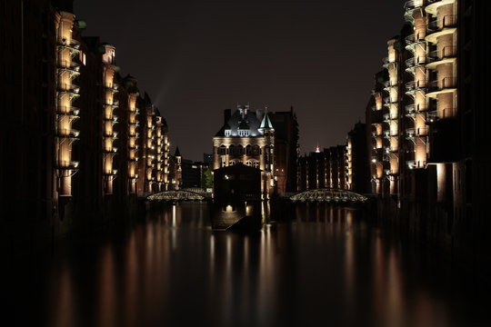 Hafencity - Speicherstadt Hamburg mit Wasserschlösschen