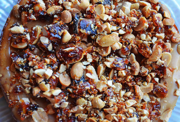 Карамельный чизкейк с орехами/Caramel cheesecake with nuts.