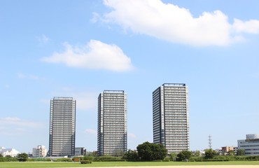 Obraz premium リバーサイドのタワーマンション群