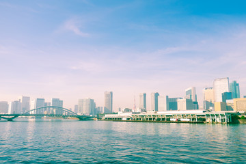 Fototapeta premium Targ rybny Tsukiji, wieża Tokyo, Tsukiji ohashi (nazwa mostu) i rzeka Sumida.