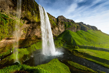 Fototapeta premium Seljalandsfoss, jeden z najbardziej znanych wodospadów Islandii
