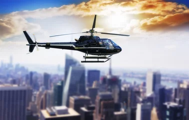 Zelfklevend Fotobehang Helikopter voor sightseeing over Manhattan. © dade72