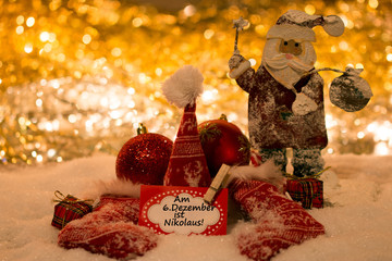 Text am 6 Dezember ist Nikolaus mit Weihnachtsmann Stiefel Mütze und Hintergrund 