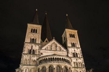 Fototapeta na wymiar Bonner Münster bei Nacht