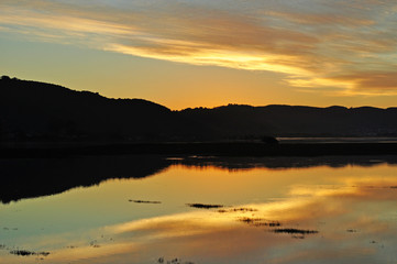 Sud Africa, 27/09/2009: un tramonto mozzafiato a Thesen Islands, un insediamento portuale sorto sull'estuario della città di Knysna, sulla Garden Route