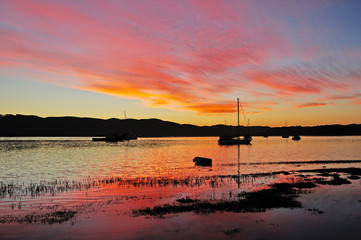 Sud Africa, 27/09/2009: barche e tramonto mozzafiato a Thesen Islands, un insediamento portuale...