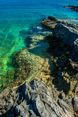 Klares Grünes Wasser an der Küste von Kroatien