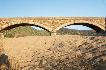 Puente sobre rio