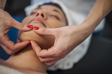 massaggio viso e corpo in spa