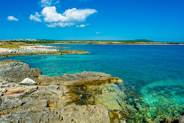 Klares Grünes Wasser an der Küste von Kroatien