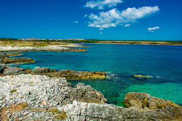 Klares Grünes Wasser an der Küste von Kroatien