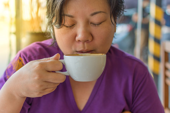 Asia woman drinking a coffee
