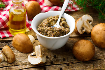 Mushroom sauce .style rustic