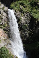 Obraz na płótnie Canvas Wasserfall in den Bergen