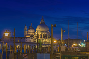 Naklejka premium Venedig Basilika Santa Maria della Salute am Abend