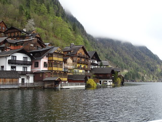 Fototapeta na wymiar A bucolic and charming Hallstatt with its lakeside cottages.