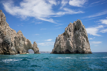 Fototapeta premium Rock Formations around the Arch in Cabo San Lucas, Mexico.