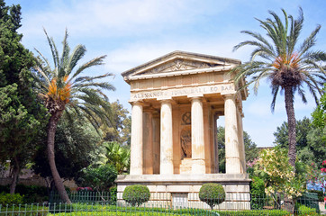 Fototapeta na wymiar Monument to Sir Alexander Ball in Valletta, 