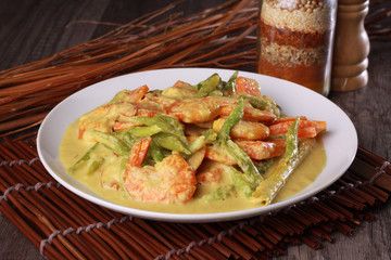 malaysian prawn in spicy coconut milk gravy