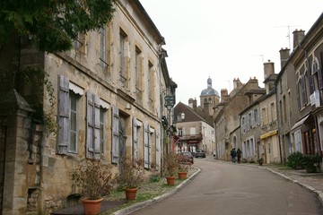 Fototapeta na wymiar Road to Basilique Sainte-Marie-Madeleine de Vezelay in Vezelay, one of the most beautiful village in France 