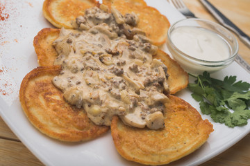 potato pancakes with mushrooms