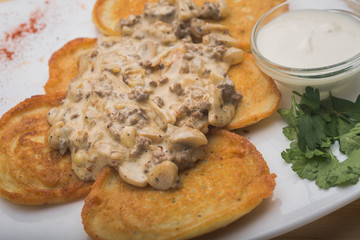 potato pancakes with mushrooms