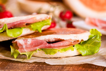 Tigella bread stuffed with ham and lettuce. 
