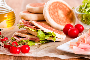 Tigella bread stuffed with ham and lettuce. 