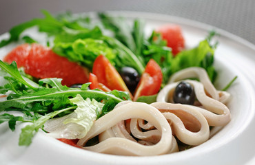 salad of squid and grapefruit 